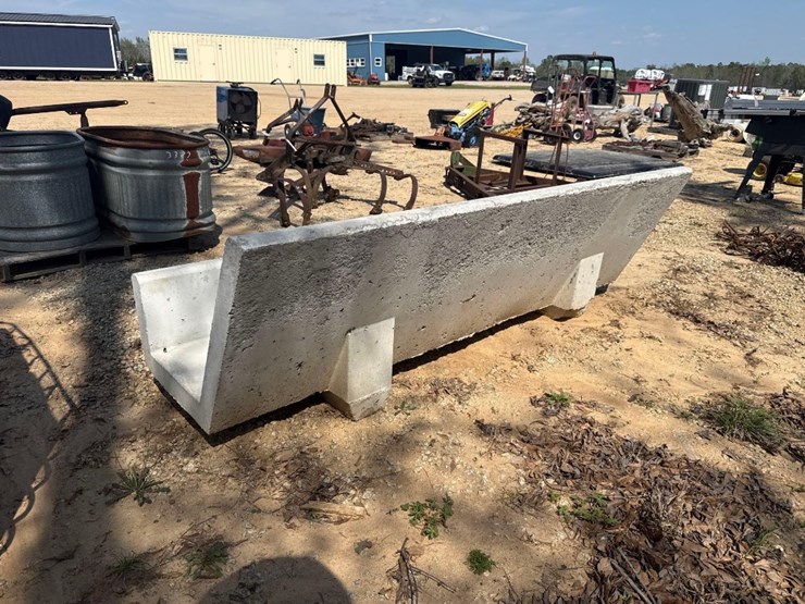 5256---8'-concrete-bunk-feeder-image-3