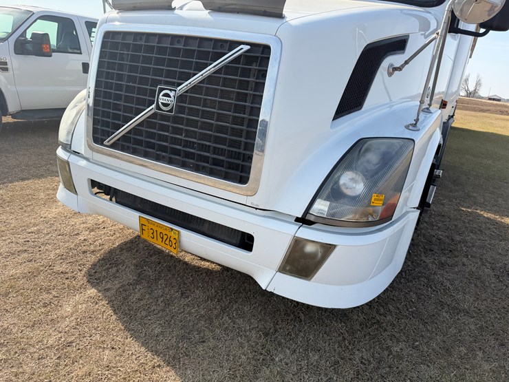 #40279-•-2007-volvo-vnl-t/a-daycab-truck-tractor-vin:-4v4nc9gg97n446542-image-32