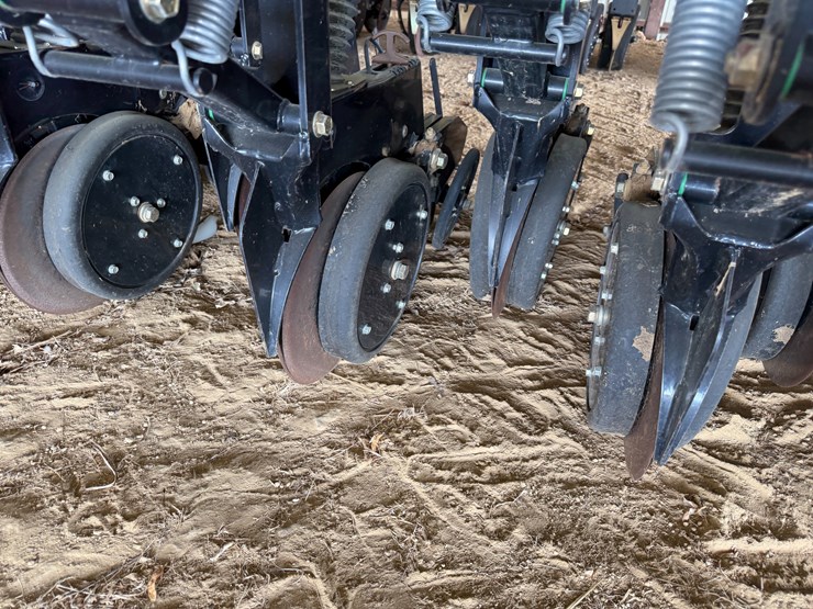 #40294-•-great-plains-2520-25'-grain-drill-image-105