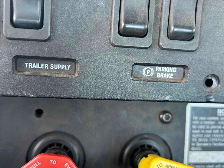 2000-mack-ch613-image-53