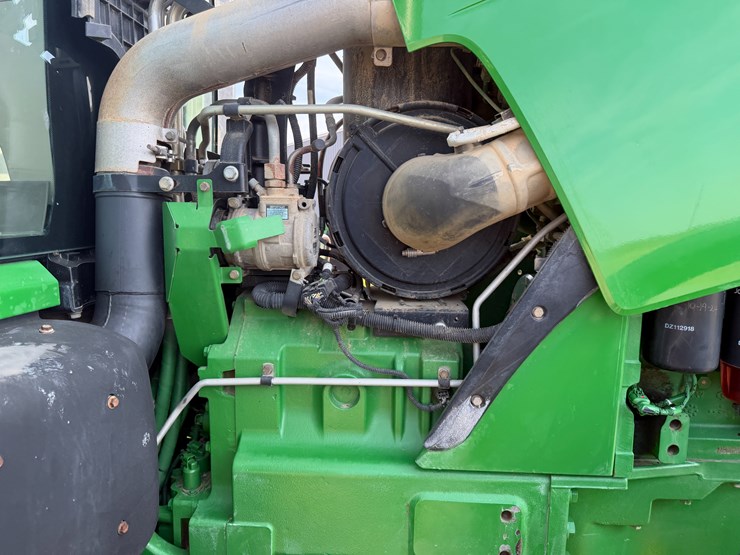 2011-john-deere-8285r-image-54