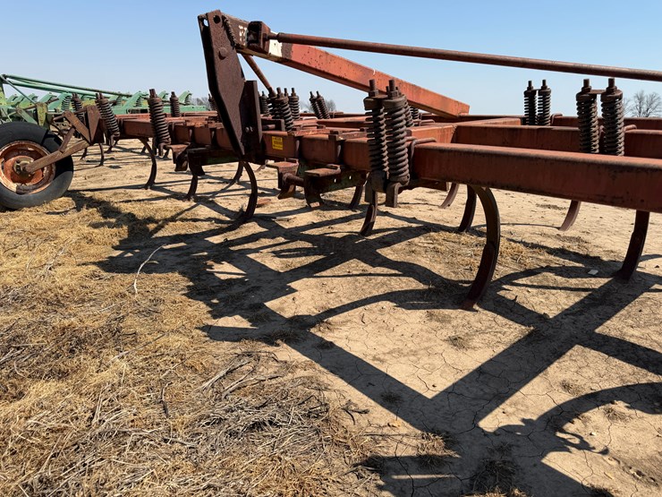#40328-•-20'-chisel-plow-image-30