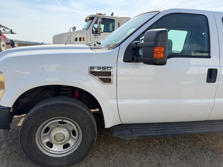 2010-ford-f350-image-24