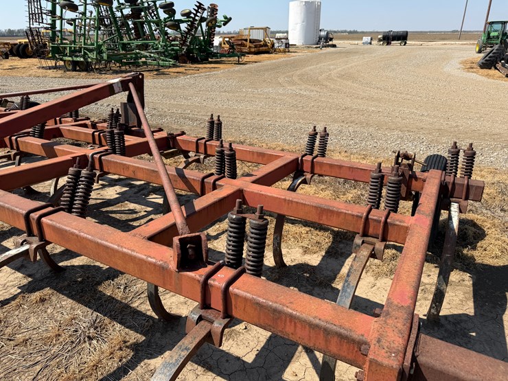 #40328-•-20'-chisel-plow-image-12