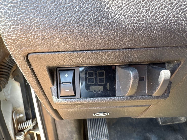 2012-dodge-ram-3500-image-21