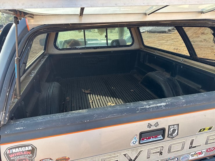 1994-cheverolt-1500-single-cab-pickup-truck-w/truck-topper-image-9