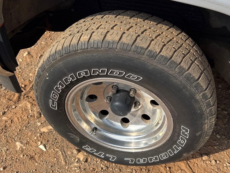 1994-cheverolt-1500-single-cab-pickup-truck-w/truck-topper-image-19