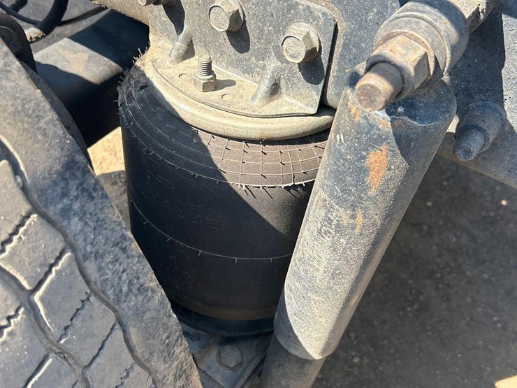 2000-mack-ch613-image-17