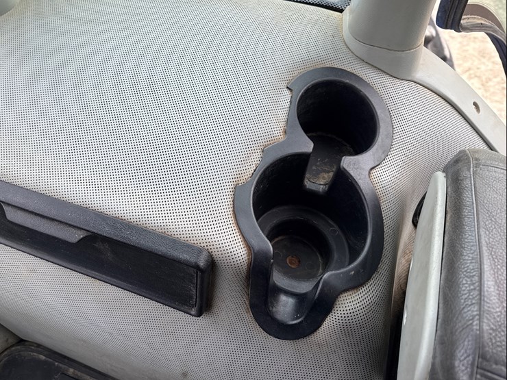 2015-new-holland-t8.410-image-55