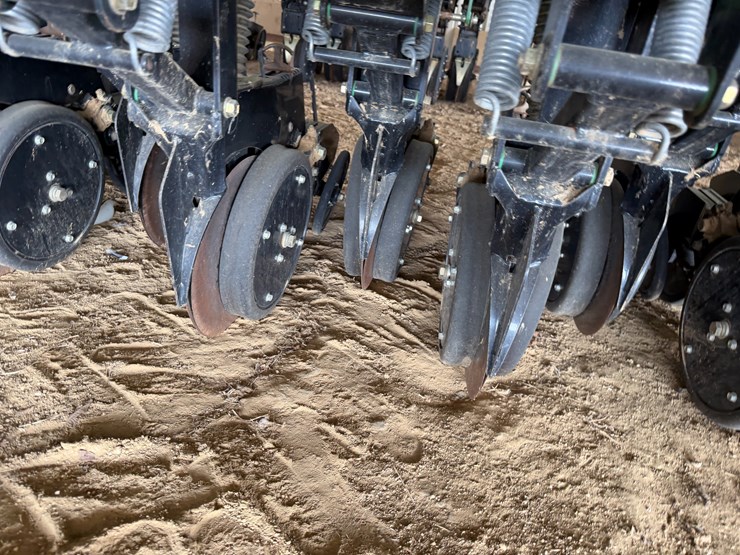 #40294-•-great-plains-2520-25'-grain-drill-image-113