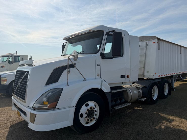 #40279-•-2007-volvo-vnl-t/a-daycab-truck-tractor-vin:-4v4nc9gg97n446542-image-1