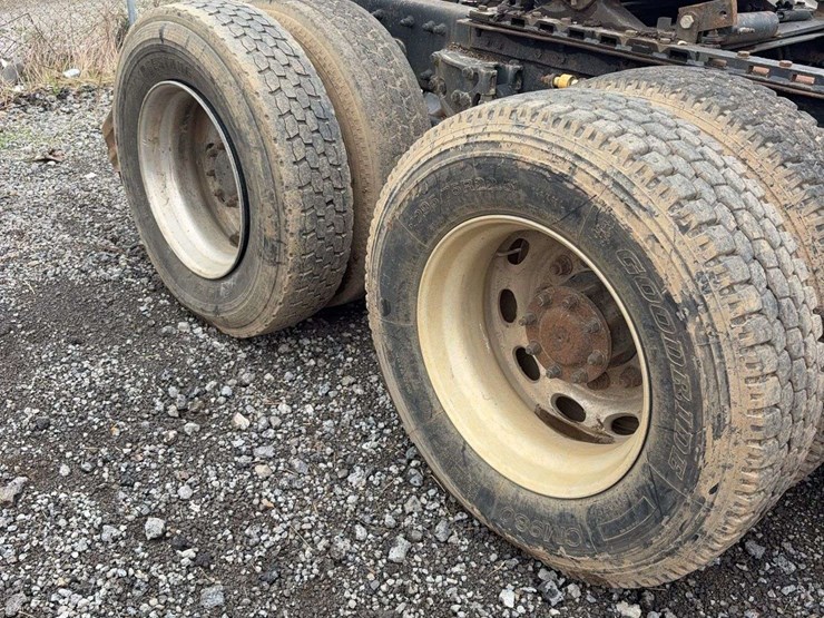 2005-peterbilt-378-image-30