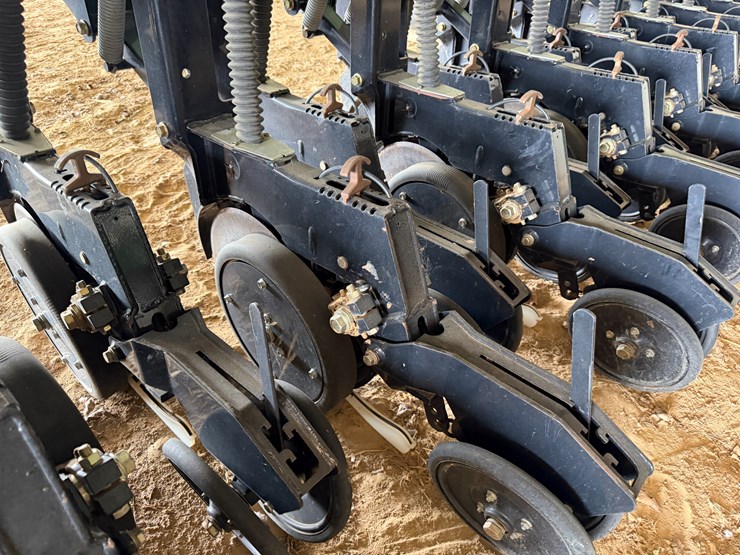 #40294-•-great-plains-2520-25'-grain-drill-image-50