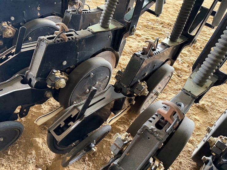 #40294-•-great-plains-2520-25'-grain-drill-image-30