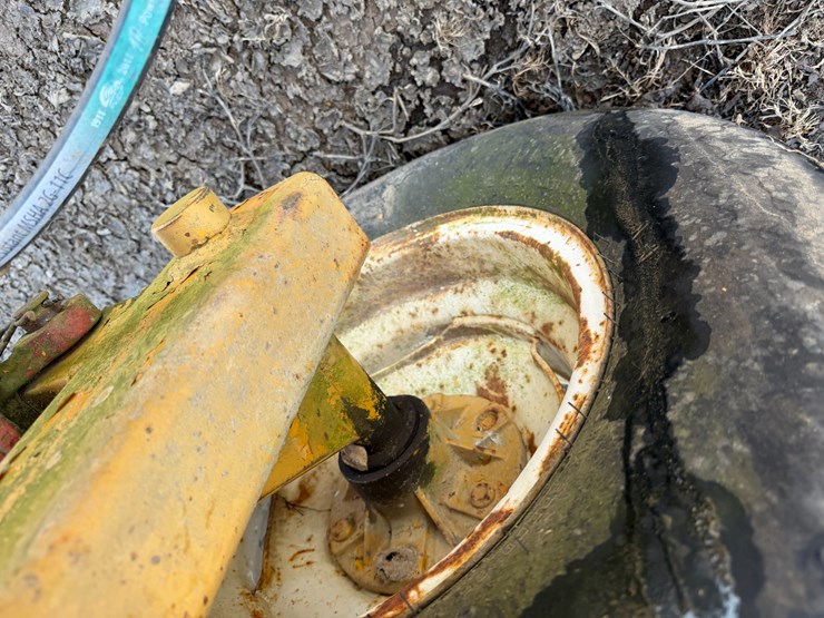 #40307-•-kbh-12-row-24"-500gal-knife-applicator-image-9