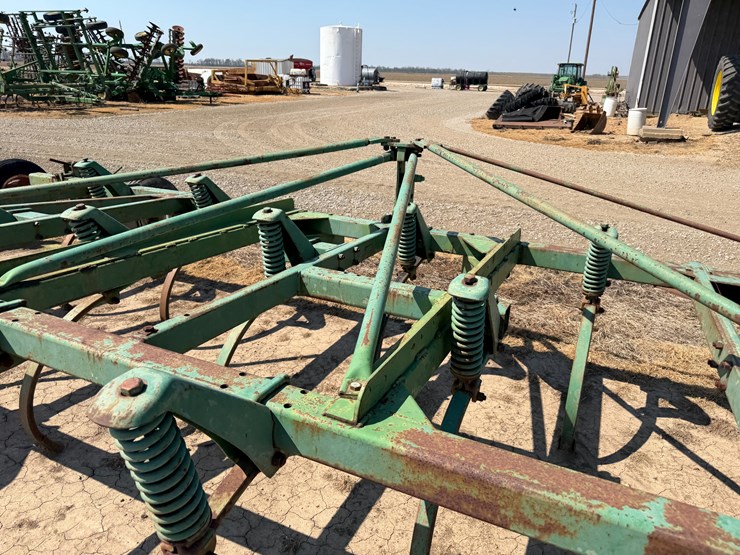 john-deere-16-image-17