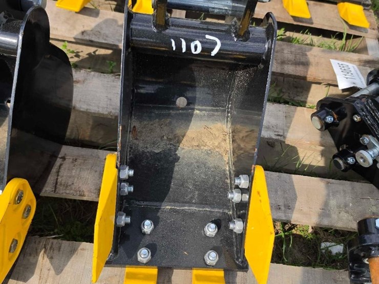 --absolute---new-excavator-8"-bucket-image-1