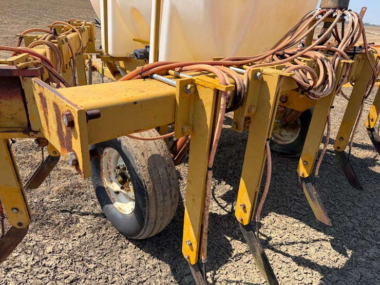 #40307-•-kbh-12-row-24"-500gal-knife-applicator-image-18