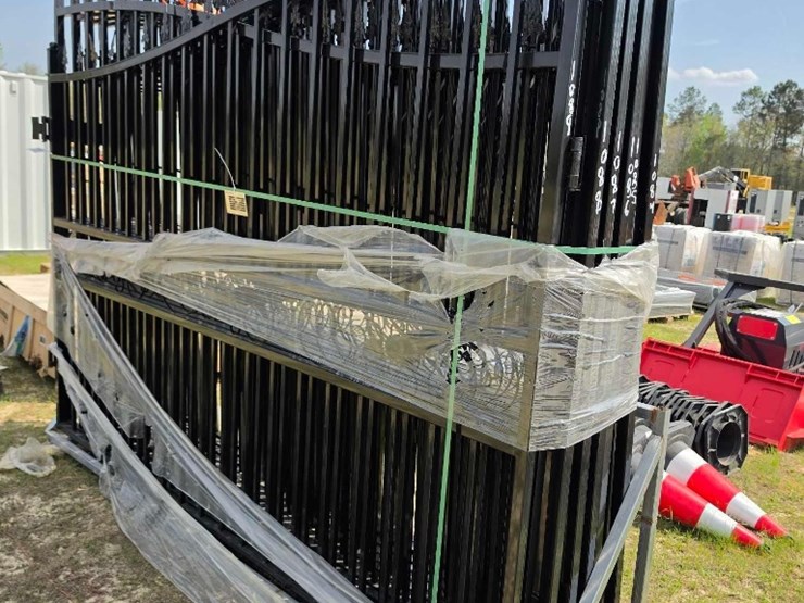 --absolute---new---double-black-iron-gates-image-1