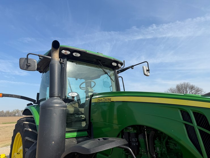 2011-john-deere-8285r-image-33