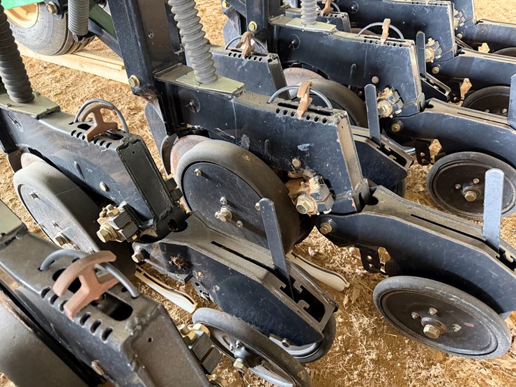 #40294-•-great-plains-2520-25'-grain-drill-image-33