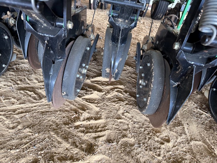 #40294-•-great-plains-2520-25'-grain-drill-image-104