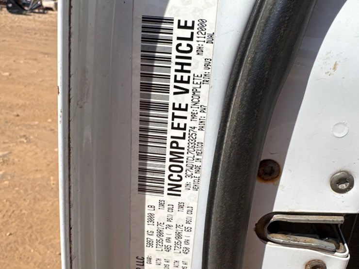 2012-dodge-ram-3500-image-13