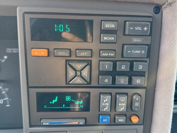 1994-cheverolt-1500-single-cab-pickup-truck-w/truck-topper-image-14