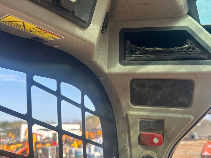 caterpillar-236d-image-21