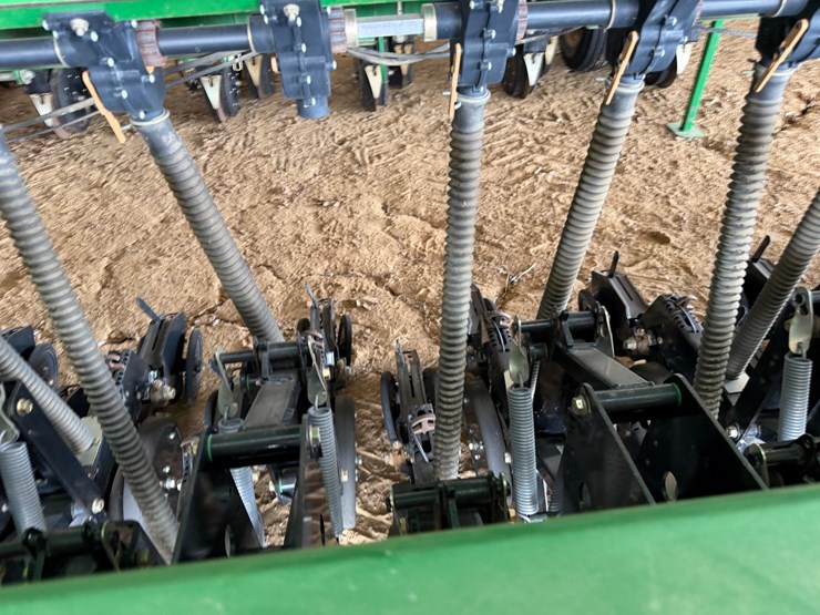 #40294-•-great-plains-2520-25'-grain-drill-image-107