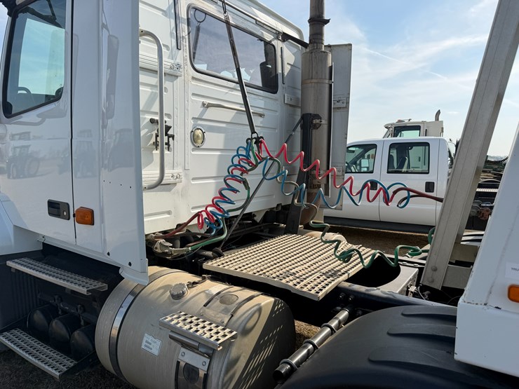 #40279-•-2007-volvo-vnl-t/a-daycab-truck-tractor-vin:-4v4nc9gg97n446542-image-24