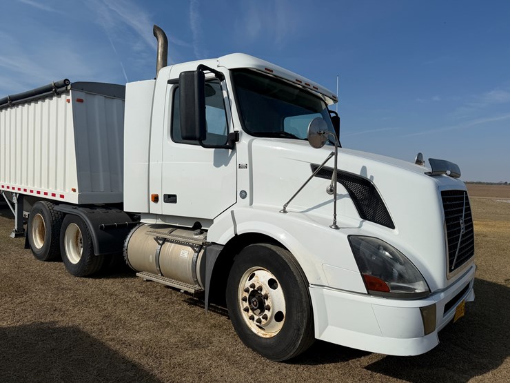 #40279-•-2007-volvo-vnl-t/a-daycab-truck-tractor-vin:-4v4nc9gg97n446542-image-2