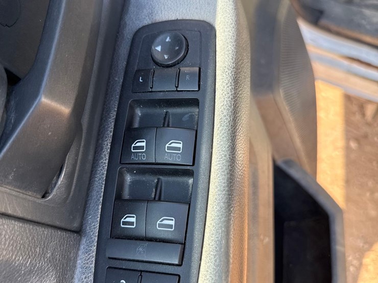 2012-dodge-ram-3500-image-17