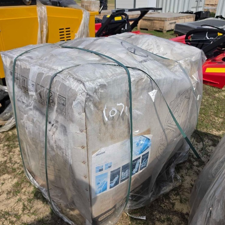 - ABSOLUTE - NEW - HIGH END MASSAGE CHAIR