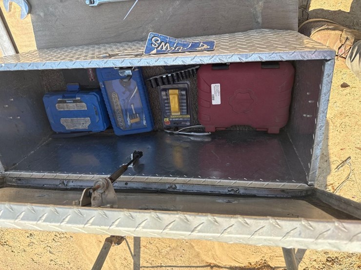 5228---diamond-tool-box-with-tools-image-5