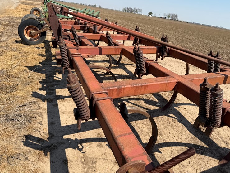 #40328-•-20'-chisel-plow-image-27