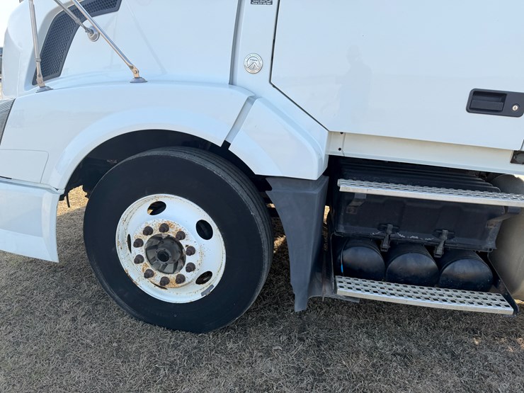 #40279-•-2007-volvo-vnl-t/a-daycab-truck-tractor-vin:-4v4nc9gg97n446542-image-29