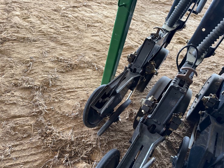 #40294-•-great-plains-2520-25'-grain-drill-image-90