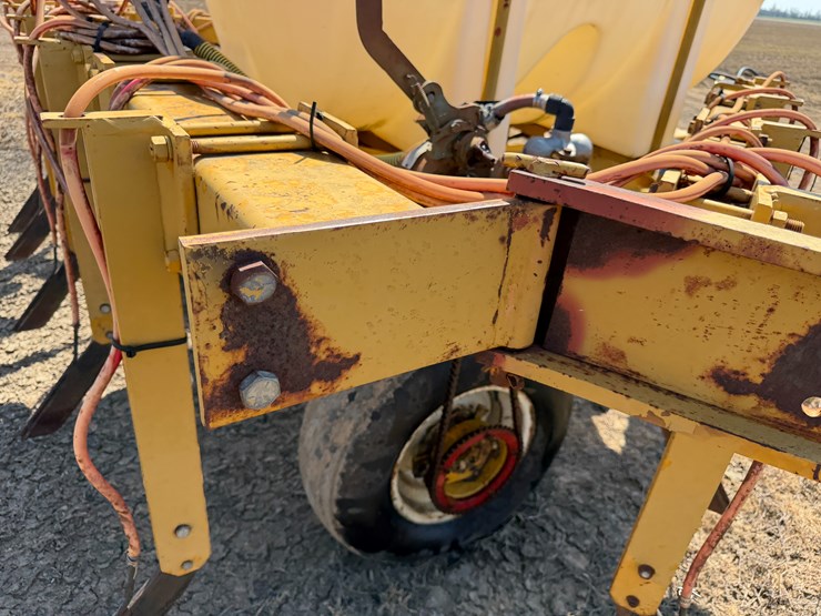 #40307-•-kbh-12-row-24"-500gal-knife-applicator-image-38