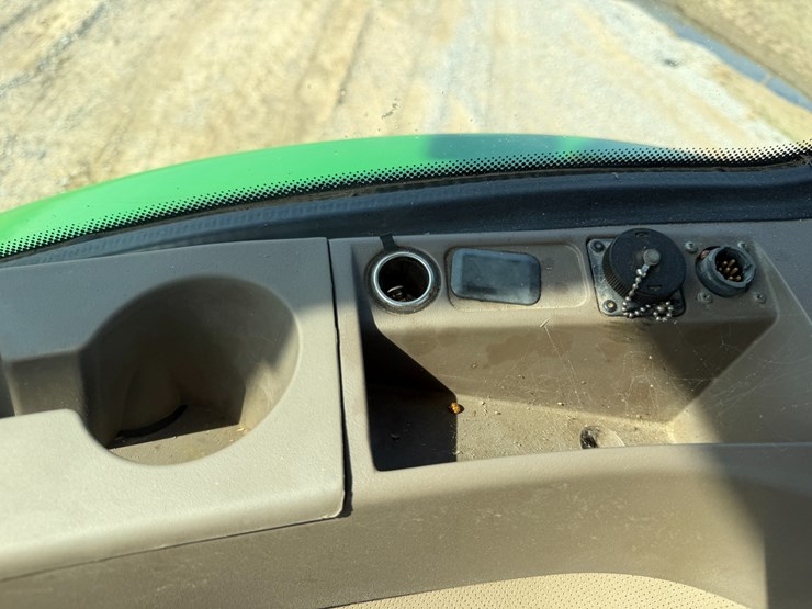 2011-john-deere-8285r-image-69