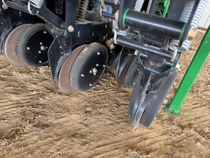 #40294-•-great-plains-2520-25'-grain-drill-image-99