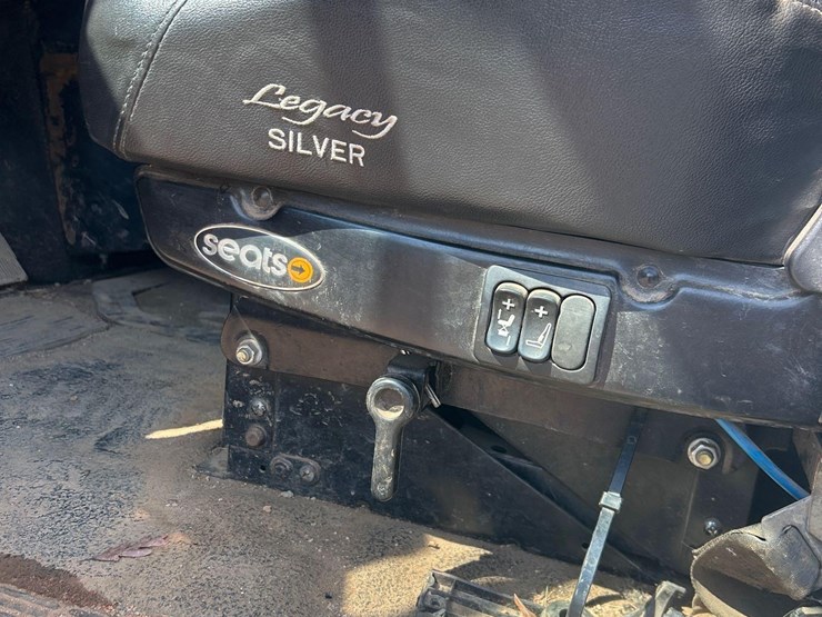 2000-mack-ch613-image-46