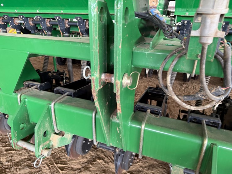 #40294-•-great-plains-2520-25'-grain-drill-image-110