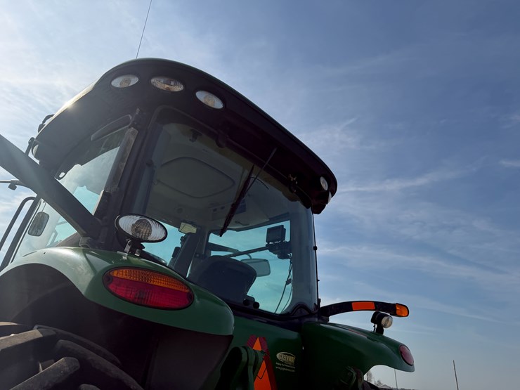 2011-john-deere-8285r-image-21