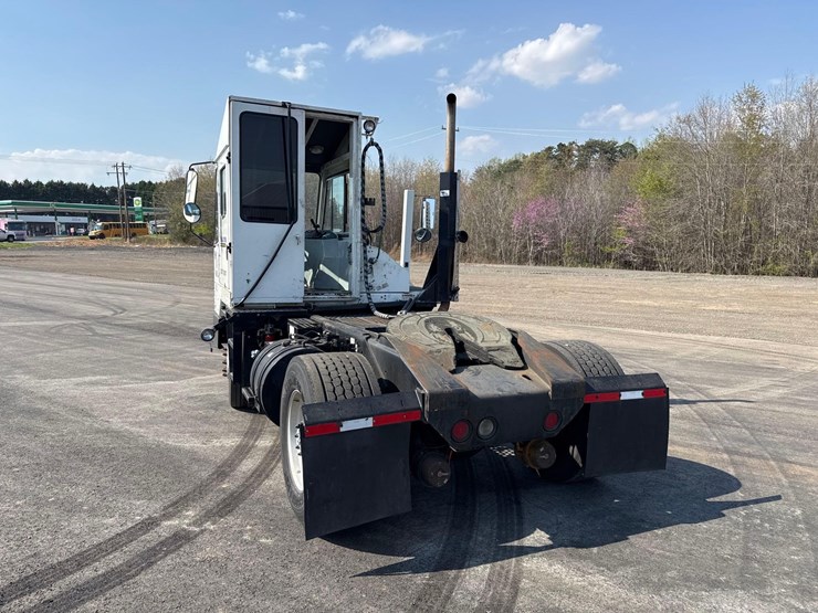 2013-kalmar-ottawa-4x2-image-3