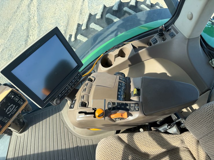 2017-john-deere-8320r-image-61