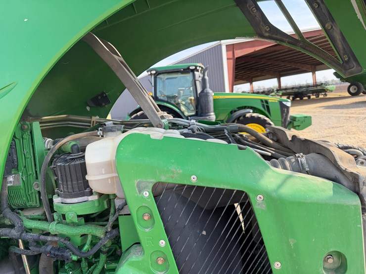 2011-john-deere-8285r-image-52