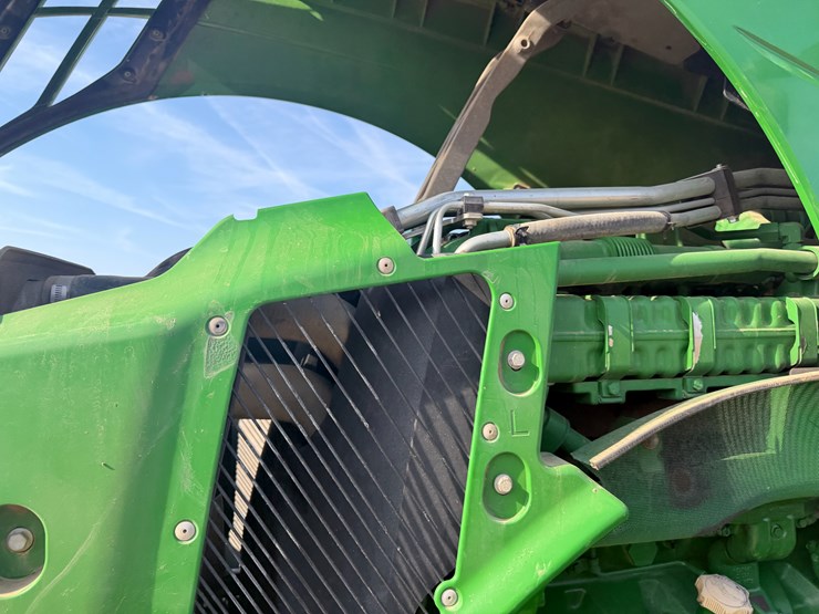 2017-john-deere-8320r-image-47