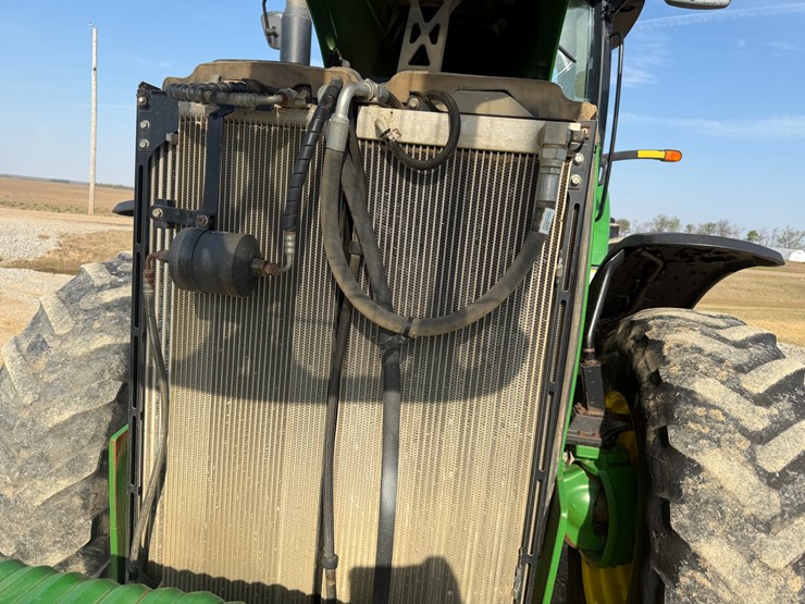 2011-john-deere-8285r-image-47