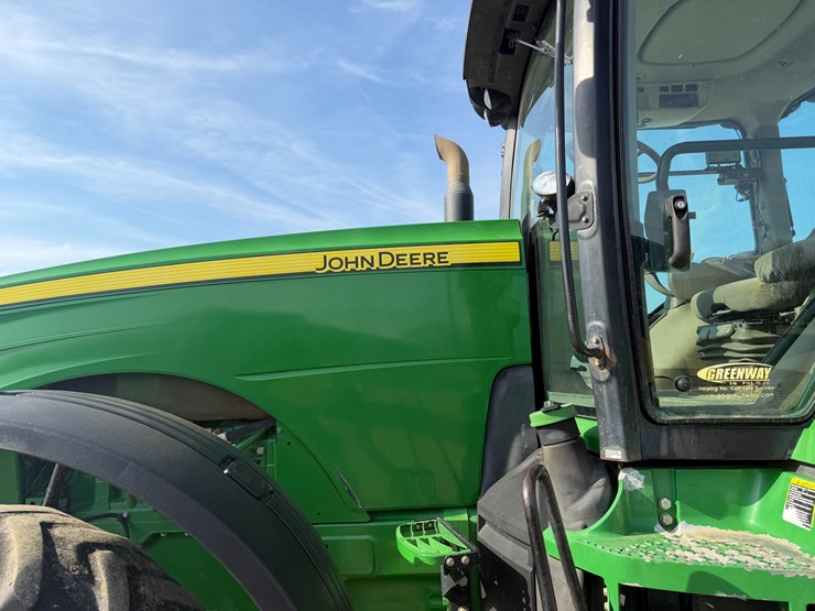 2011-john-deere-8285r-image-26